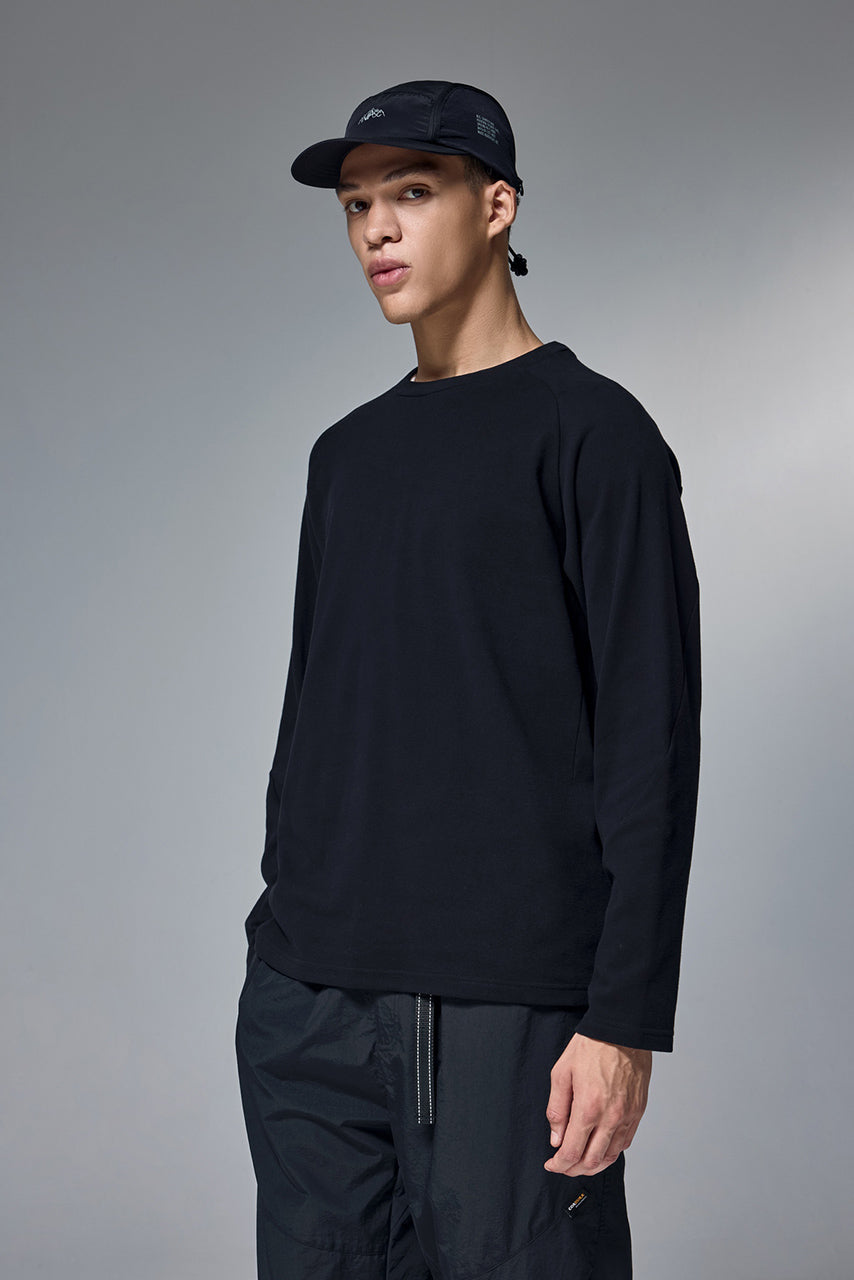 Crew neck long sleeved undershirt