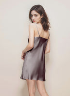 Camisón de seda con tirantes