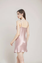 Camisón de seda con tirantes