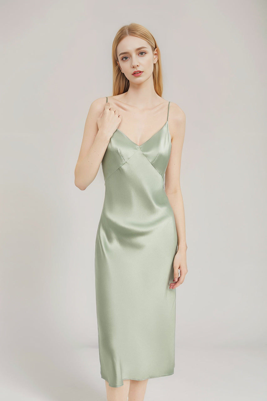Camisón clásico de seda con tirantes largos