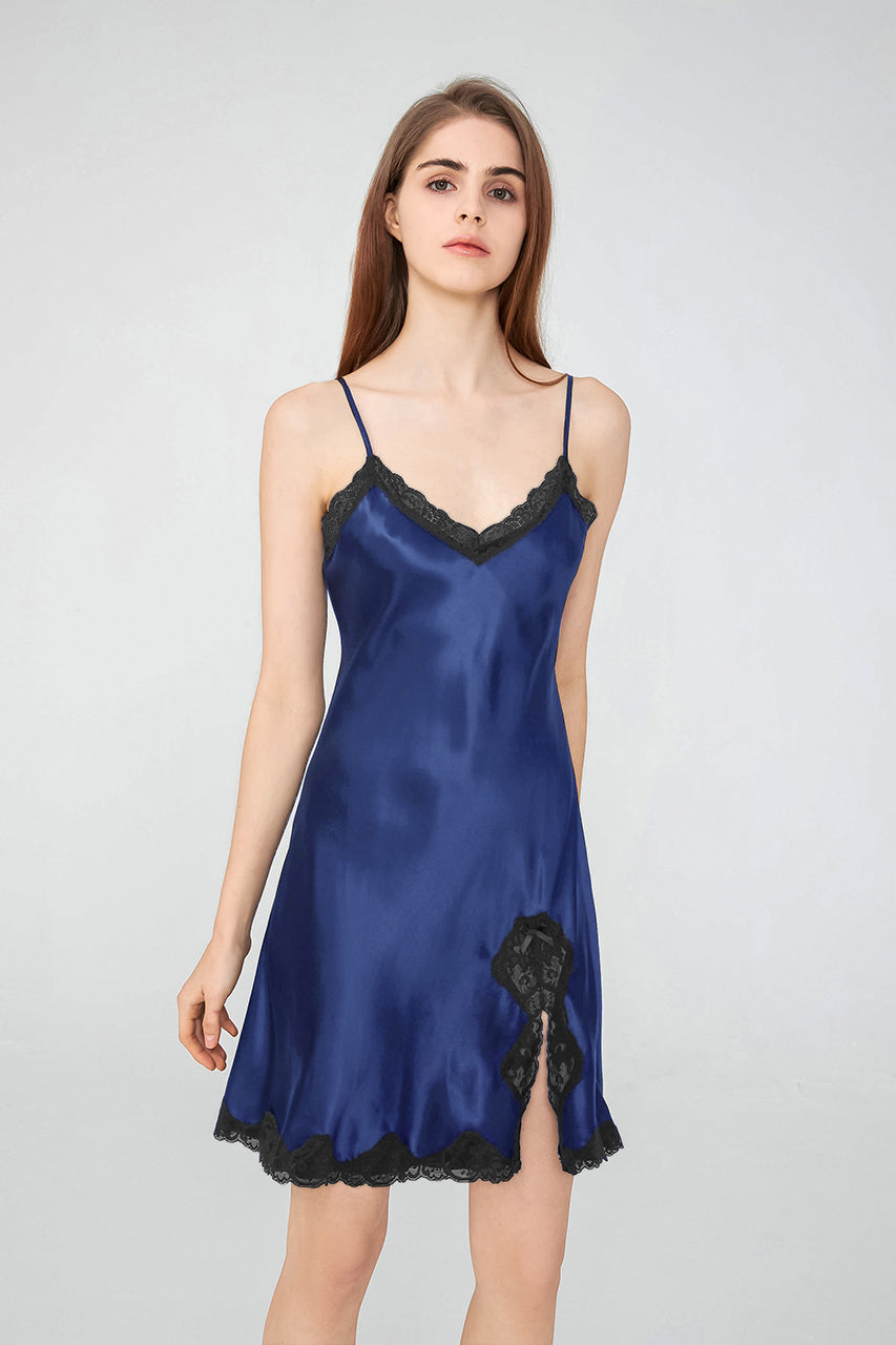 Camisón de encaje con abertura
