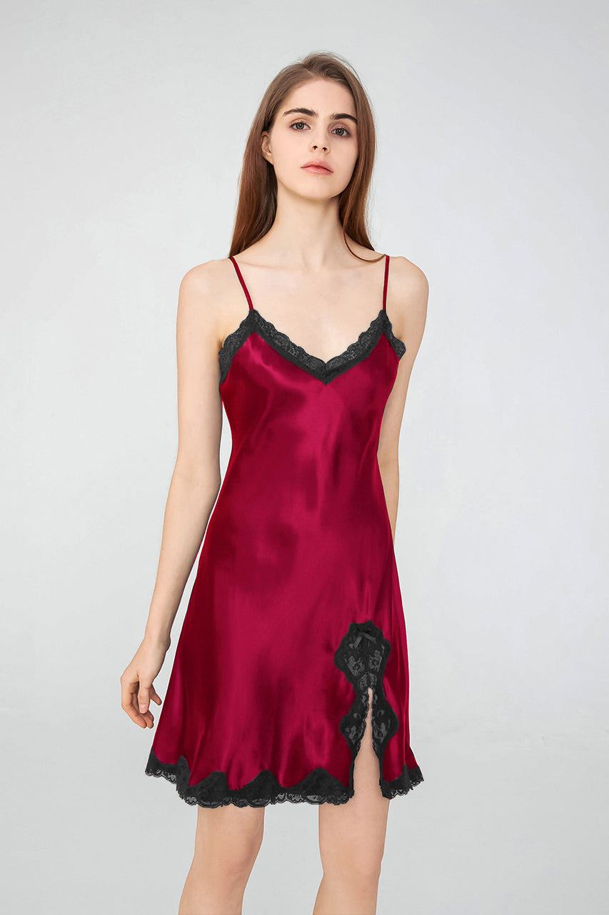 Camisón de encaje con abertura