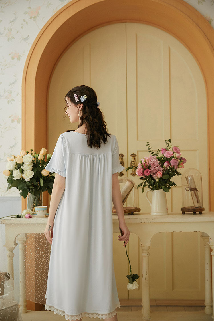Vintage Style Sweet Nightgown with Ruffles