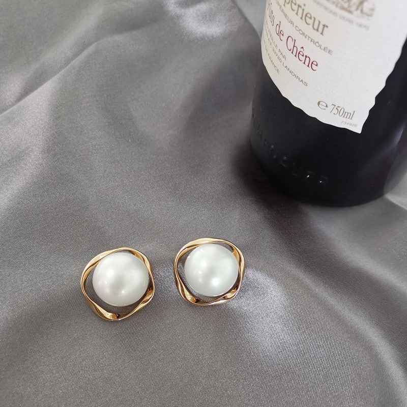 Luminous Ripple Pearl Stud Earrings3