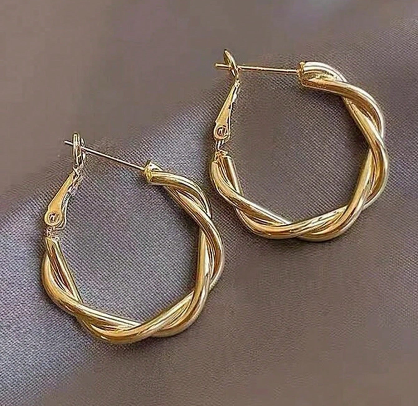【7】Twisted Aureate Hoop Earrings