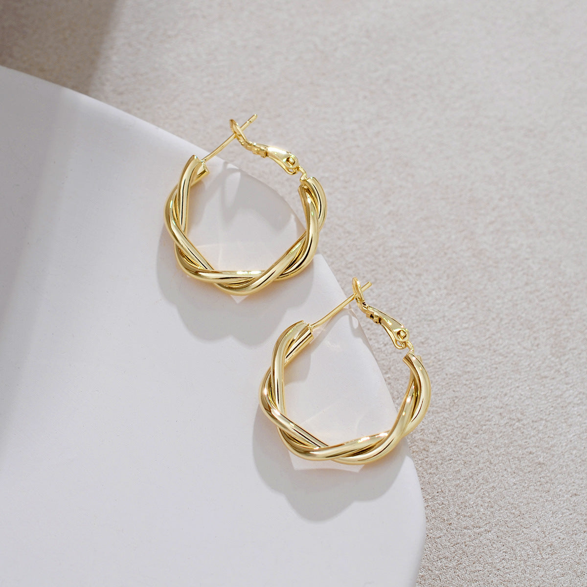 【7】Twisted Aureate Hoop Earrings