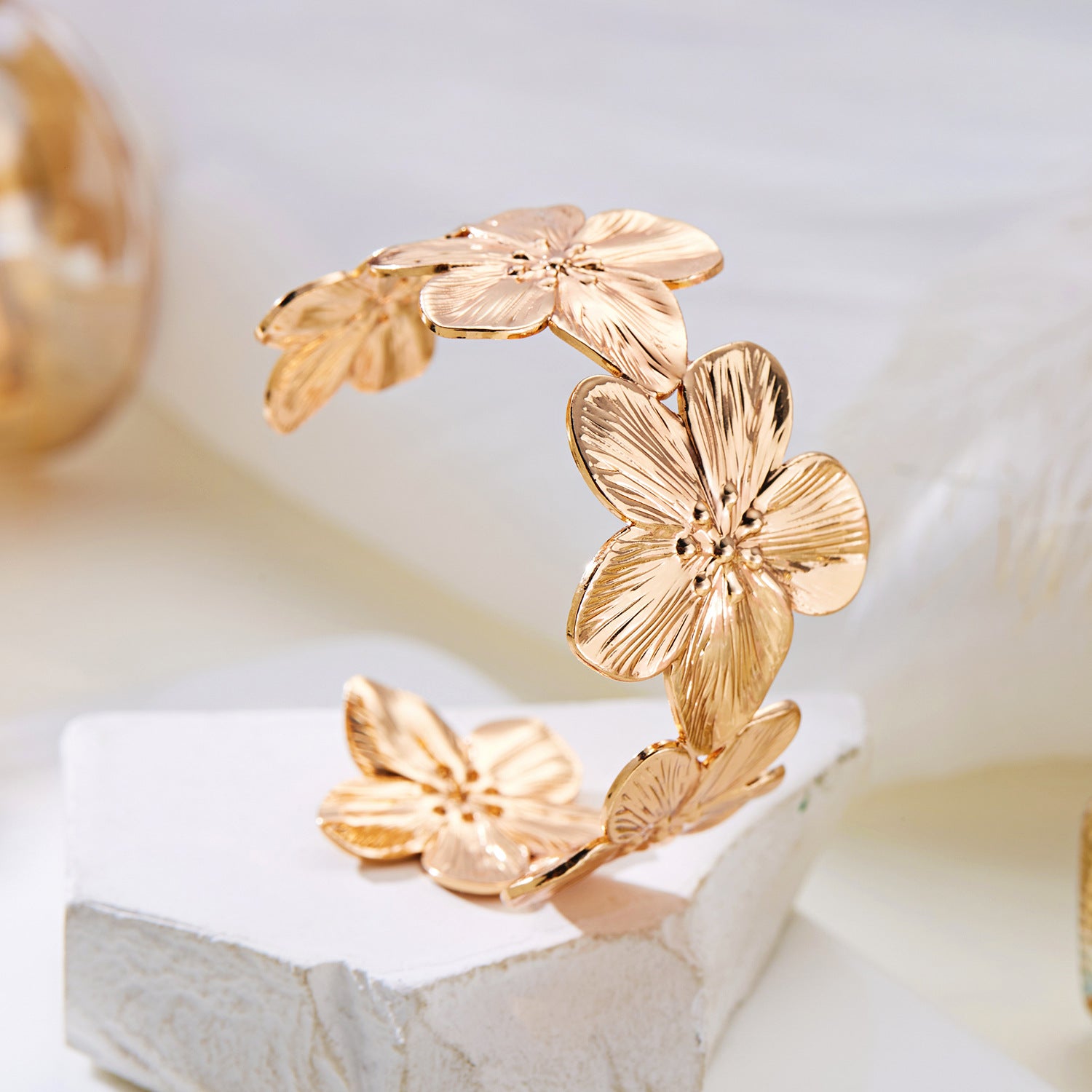 【40】Golden Bloom Cuff Bracelet
