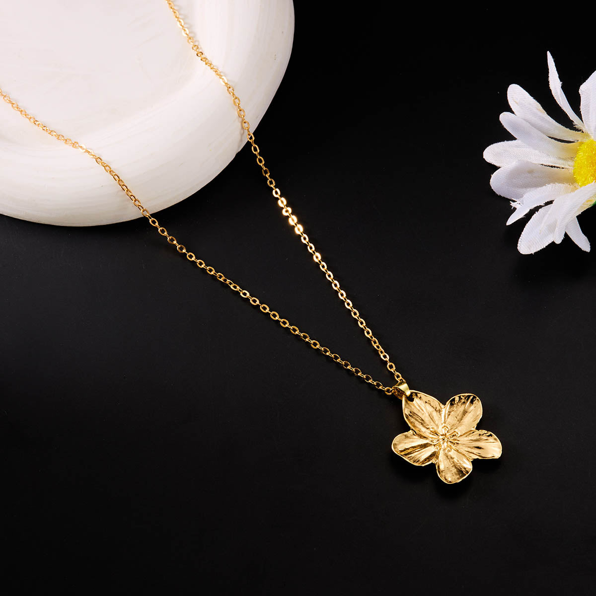 Golden Floral Pendant Necklace
